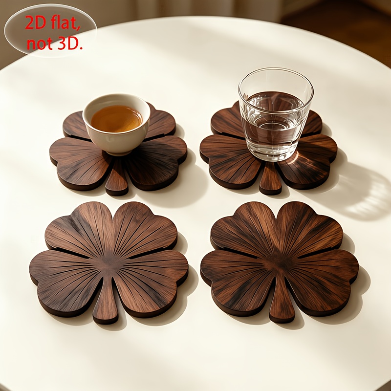 Coffee Tea Essentials - ชุดที่รองแก้วไม้รูปใบโคลเวอร์ 2D จำนวน 4 ชิ้น สีวอลนัท