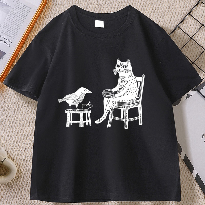 เสื้อยืดลายกราฟิก 