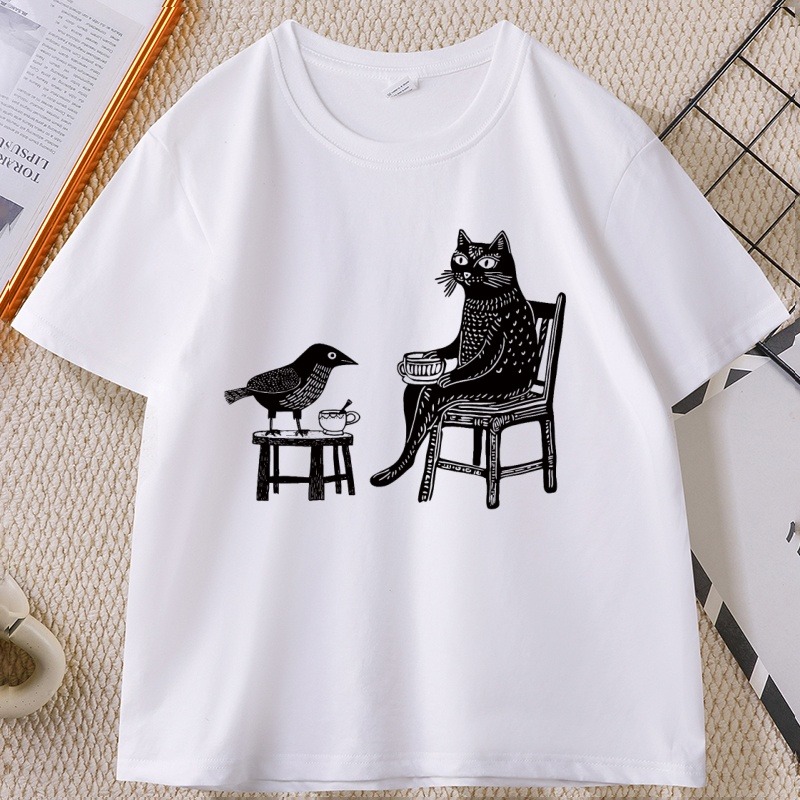 เสื้อยืดลายกราฟิก 